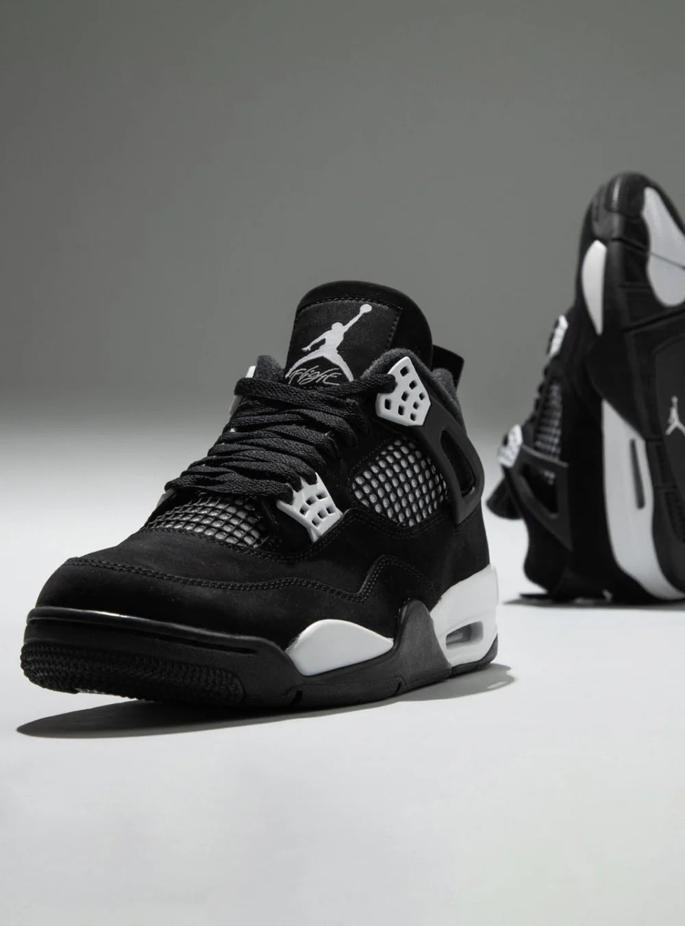 Air Jordan 4 Retro 'White Thunder'